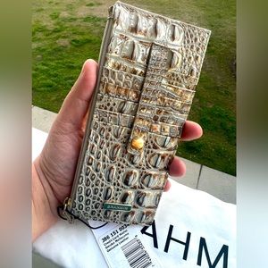 🚨SALE🚨 🤎🤍🤎NWT BRAHMIN SMOKE Card Wallet 🤎🤍🤎